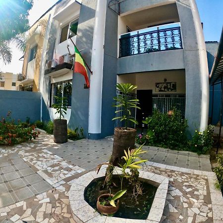 Apartamento Ker Adja Ziguinchor Exterior foto